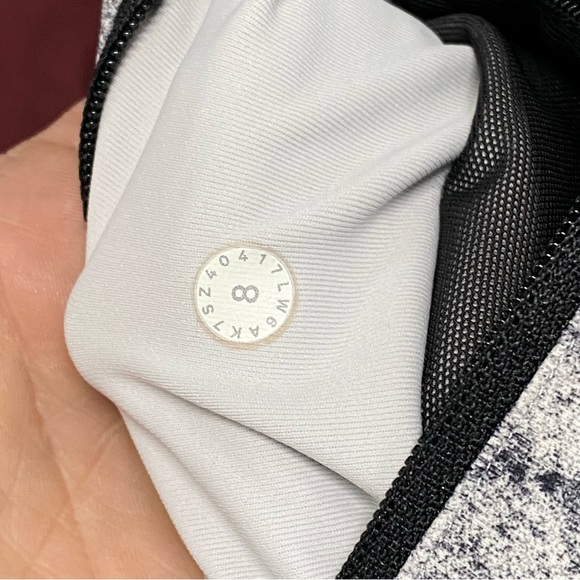 Lululemon Speed Up Crop 21" Antiqued Alpine White Multi Size 8 - Picture 4 of 4